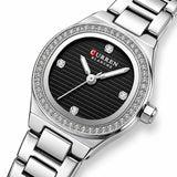 Gros plan du cadran noir de la montre femme argentée Minoran 9101