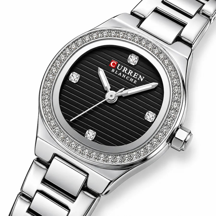 Gros plan du cadran noir de la montre femme argentée Minoran 9101