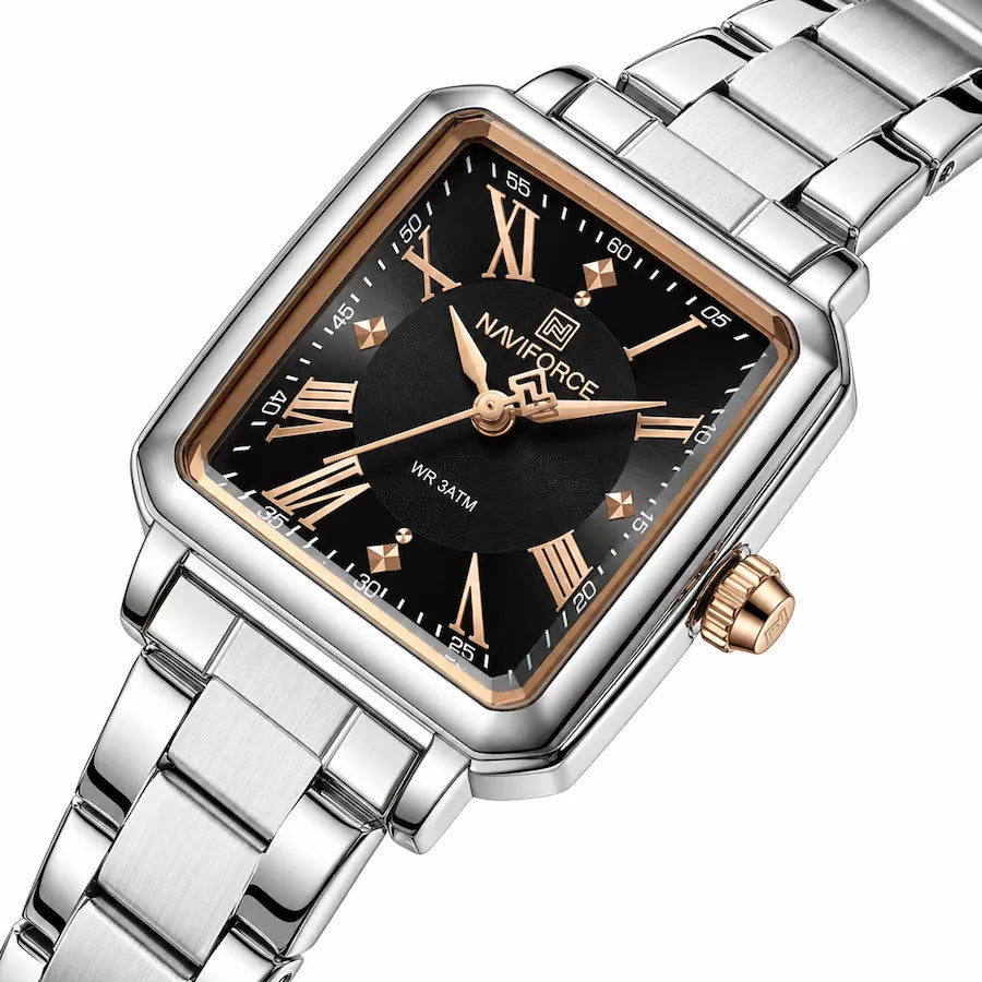 Vue rapprochée de la montre femme argentée Minoran NF5065 et de son cadran noir rectangulaire