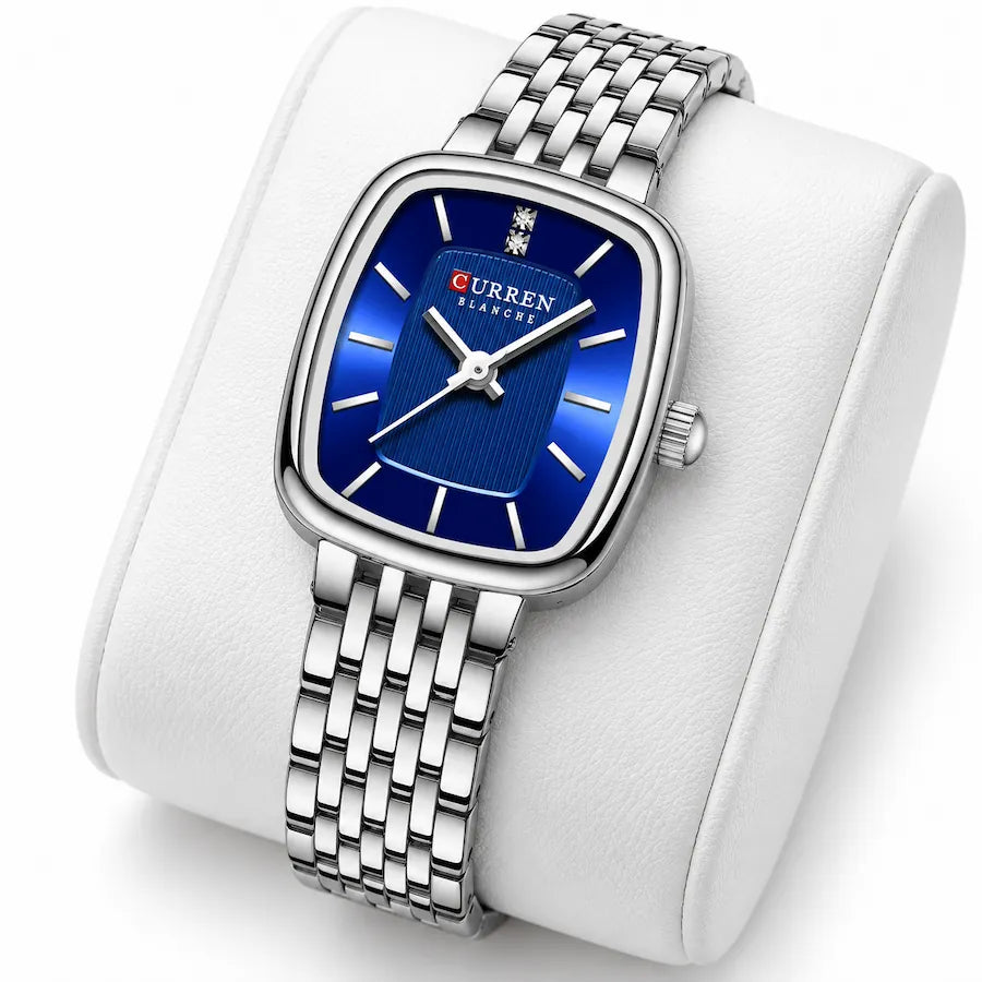 Montre femme argentée à cadran bleu Minoran 9093 présentée sur un coussin blanc