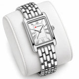 Montre argentée Minoran 9115 présentée sur un coussin blanc