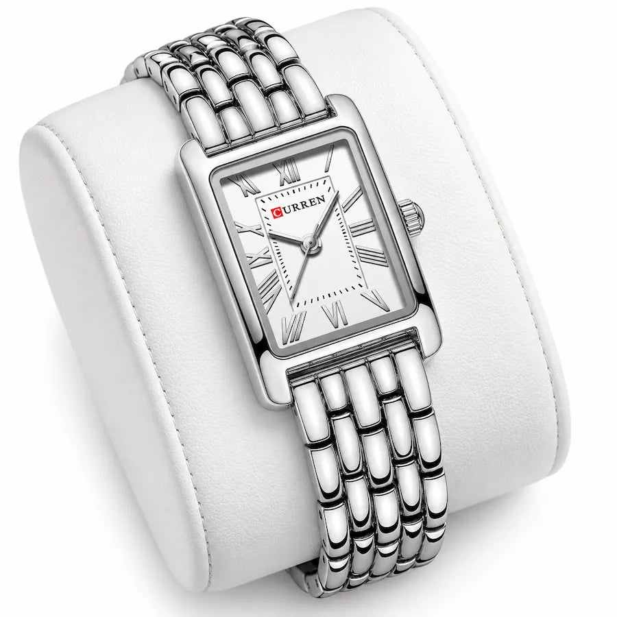Montre argentée Minoran 9115 présentée sur un coussin blanc