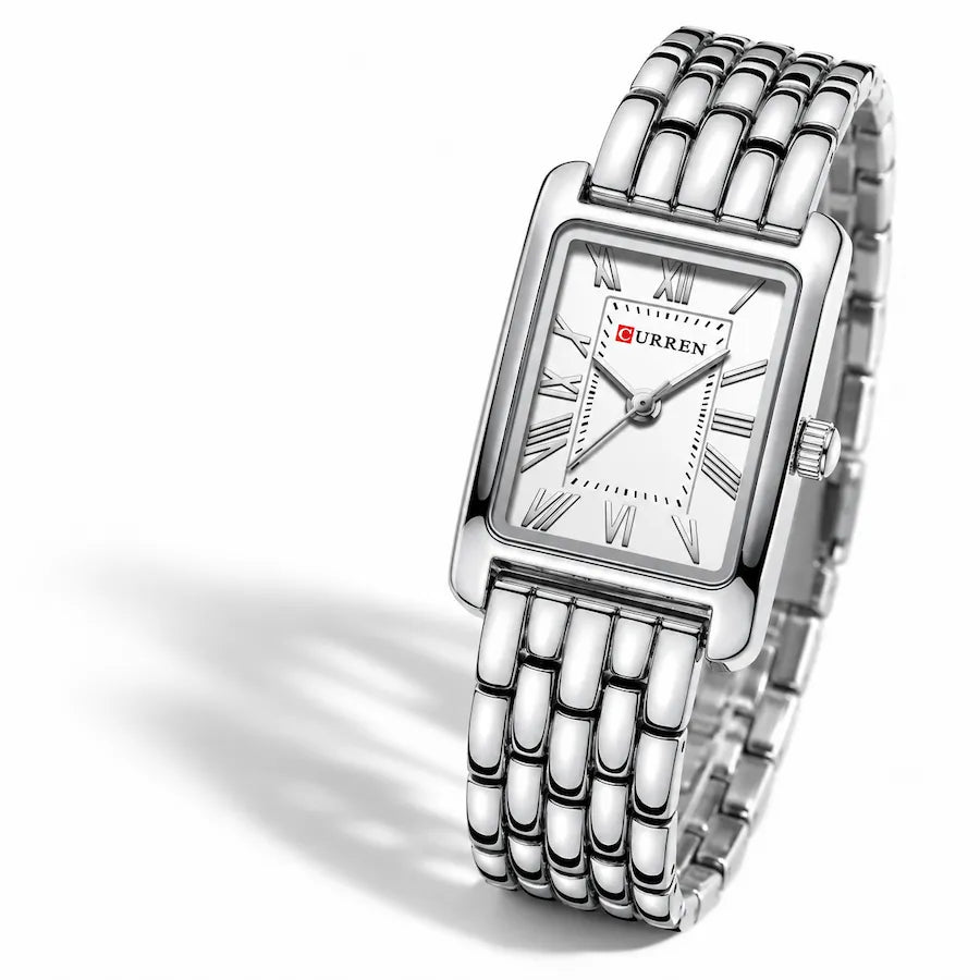 Montre femme argentée Minoran 9115 en vue trois quarts sur fond blanc