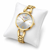 Montre dorée Minoran 9092 présentée sur un coussin blanc