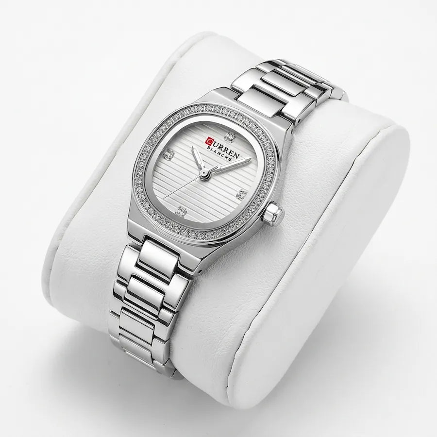 Montre Minoran 9101 à cadran argenté et bracelet en acier inoxydable sur coussin blanc