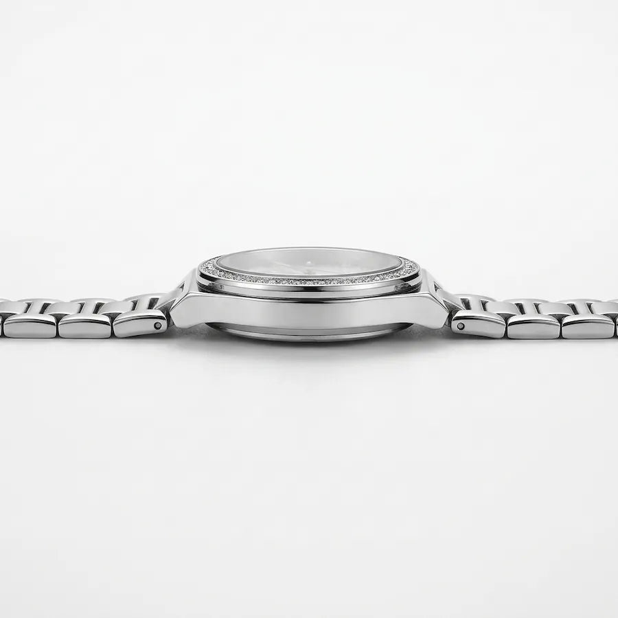 Profil du boîtier en alliage et du bracelet de la Minoran 9101, finition argentée