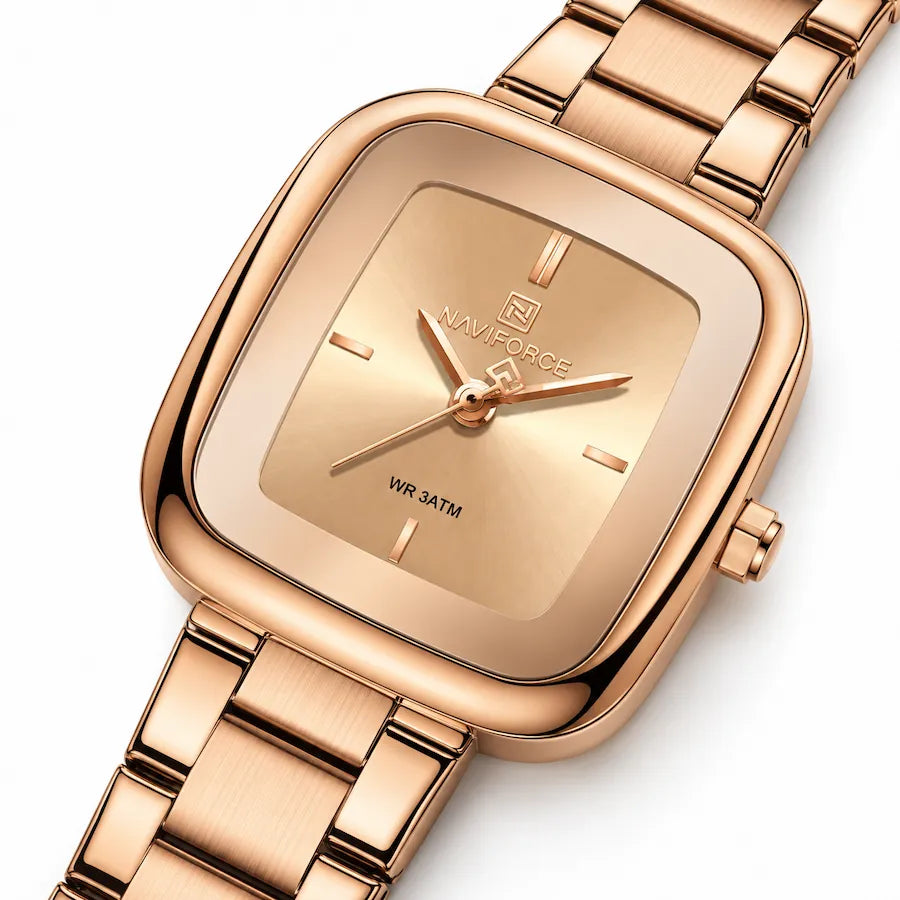 Cadran rosé sans chiffres de la Minoran NF5075, quatre index allongés en vue diagonale