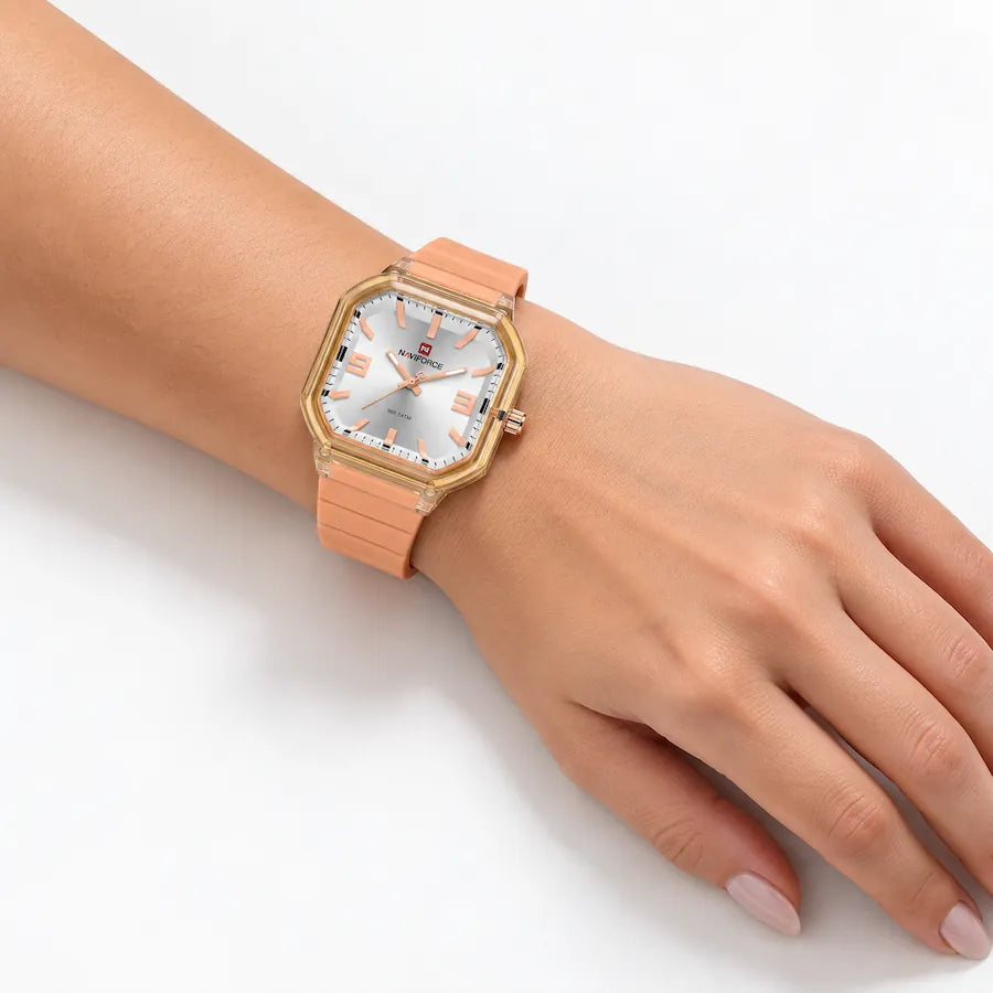 Montre Minoran NF6108, bracelet silicone pêche, cadran argenté, portée au poignet