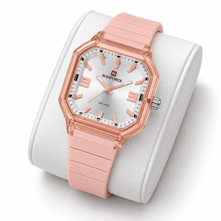 Montre Minoran NF6108, bracelet silicone rose, cadran argenté, sur un coussin blanc