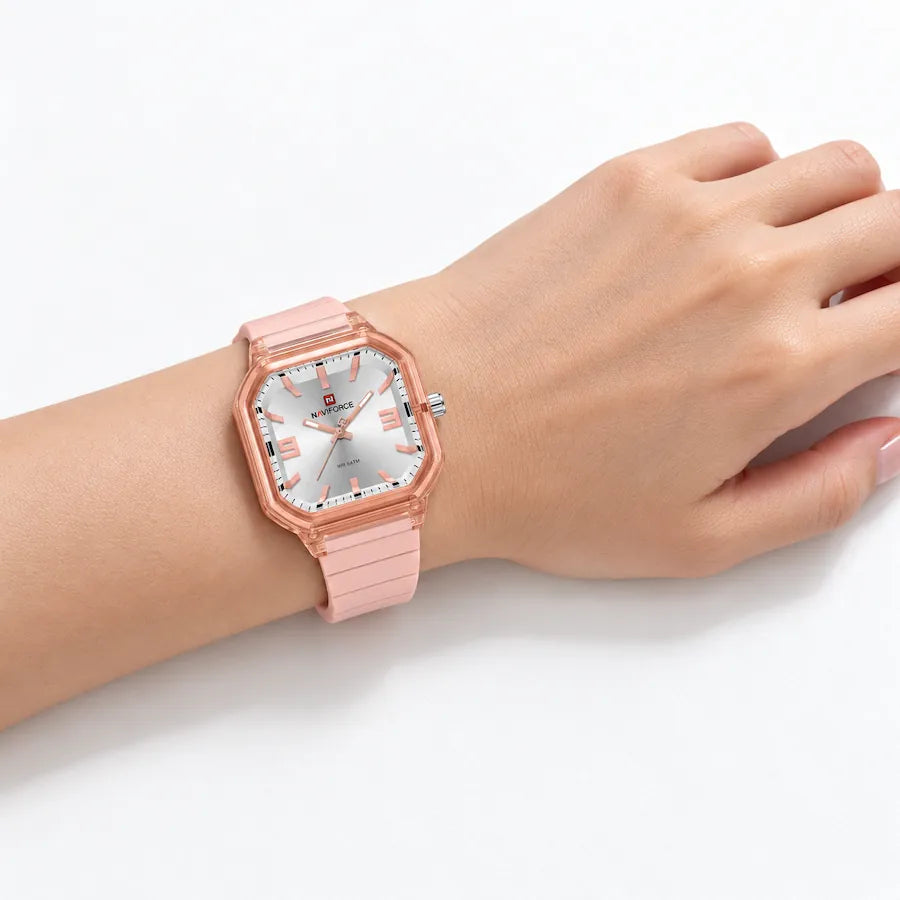 Montre Minoran NF6108, bracelet silicone rose, cadran argenté, portée au poignet