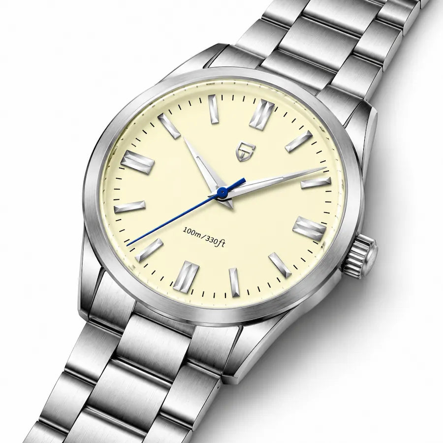 Gros plan sur le cadran jaune de la montre Minoran PD-1731 argentée