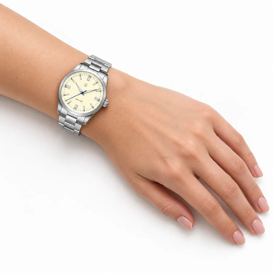 Montre Minoran PD-1731 argentée à cadran jaune portée au poignet