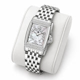 Montre Minoran PD-1737 argentée à cadran blanc posée sur un coussin blanc