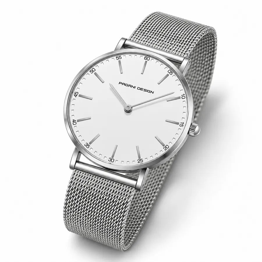 Vue en diagonale de la montre Minoran PD-1802L argentée à cadran blanc