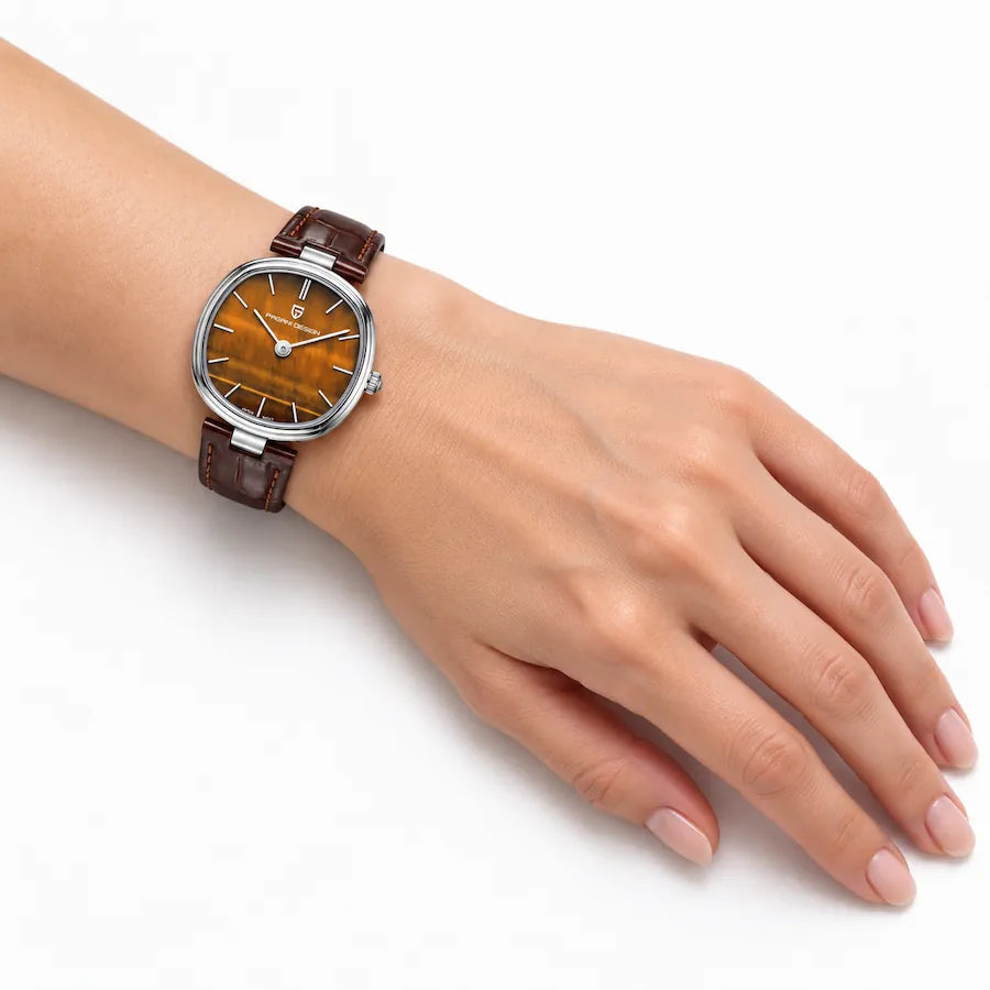 Montre Minoran PD-1825 marron en cuir portée au poignet