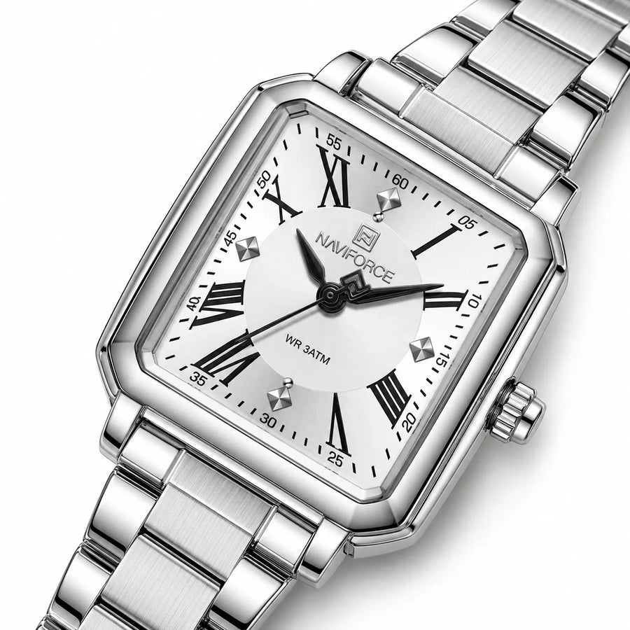 Montre Minoran NF5065 argentée à cadran blanc en zoom diagonal, avec chiffres romains et index brillants