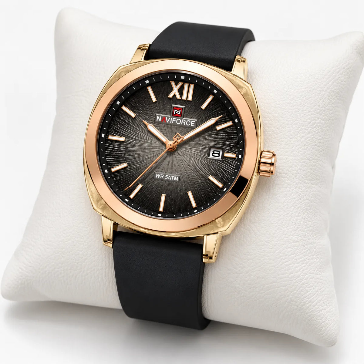Montre femme Minoran NF6111, bracelet en silicone noir et cadran noir, présentée sur un coussin blanc